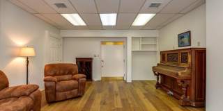 502 Western Avenue Gallery 14