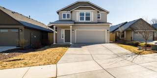 3 Bedroom 2.5 Bath Charming Redmond Home Gallery 1