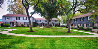 2 Bedroom Townhouse in Beautiful Cedar Hills Setting with Modern Amenities! Gallery 1