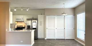 Palm Court 2 bedroom and 2 bathroom ground floor unit with 2 parking Gallery 1