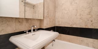 300 East 39th Gallery 18