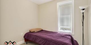 Townhome Style Condo with Parking Gallery 9