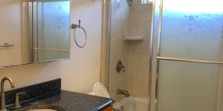 Liliha: 2 Bed, 1 Bath + Den Duplex w/ 1 Parking Spot - Includes Utilities! Gallery 7