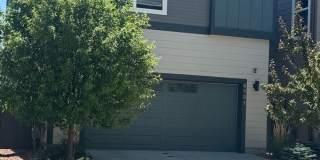 IMMACULATE TOWNHOME WITH 2 CAR ATTACHED GARAGE Gallery 20
