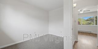9563 15th Bay St Gallery 13