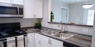 Lenox West Luxury Apartments Gallery 4