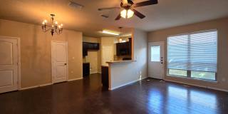 3/2.5/2 Duplex / Easy Access to Highways, Shopping, Restaurants, & Entertainment / Large Fenced in Yard / CISD Gallery 7
