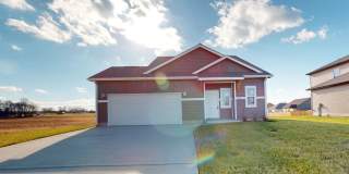Modern Comfort, Great Location, and Pet-Friendly Living Gallery 1