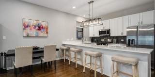 1751 W DIVISION Street Gallery 9