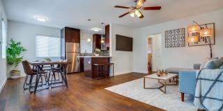 Modern Courtyard-Style Living in Hyde Park — Secure, Pet-Friendly & Minutes from LAX Gallery 3