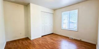 4 Bed/3 Bath Three Story Condo Near Bus Routes and Shopping Gallery 18