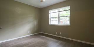 Midtown 3 Bedroom Gem! Available Mid/Late August Gallery 10