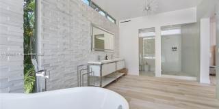 5910 N Bayshore Drive Gallery 32