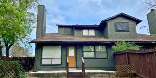Renovated 2 Bedroom Duplex with Garage Near Airport and North Star Mall Gallery 15