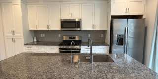 Smart, Modern 4-Bedroom Townhome Near Disneyland & Major Freeways Gallery 9