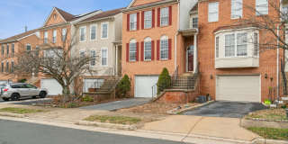 Spacious & Bright 3bd/2.5 brick front TH in Sterling, VA! Gallery 3