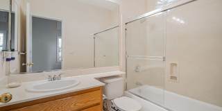 Highly Desirable Executive Home: 4 Bedrooms, 3 Bathrooms of Luxury Living Gallery 30