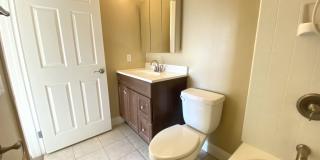 Spacious and Bright Oceanside Condo Gallery 12