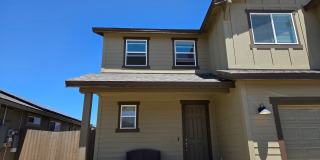 Coming in June!       Spacious 4 Bedroom Home in Bellemont | Fenced Backyard + 2 Car Garage Gallery 1