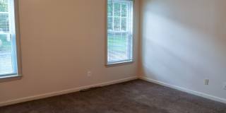 Charming 4 bedroom, 2 bathroom home in Greensboro w lake front views Gallery 22