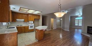 Single story 3bed/2bath with 2 car garage Gallery 1