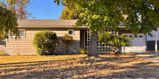 Hucrest 3 bedroom 1 bath home with garage Gallery 1