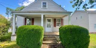 Cozy Bungalow Style Home Gallery 1