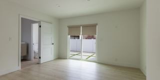 17601 Hamlin Street Gallery 14