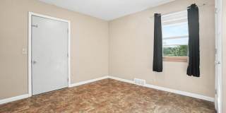 Modern Comfort meets Convenience - 3BR/2BA Duplex Gallery 9
