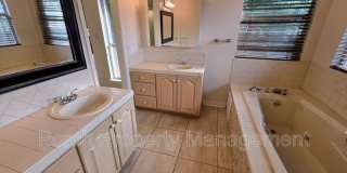 303 Shoreline Dr Gallery 1