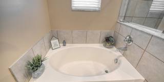 Two Bedroom with Garage near Grandview Gallery 9