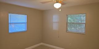Beautuful 2 bedroom, 2 bath, 2 car garage rental home in Weeki Wachee! Gallery 25