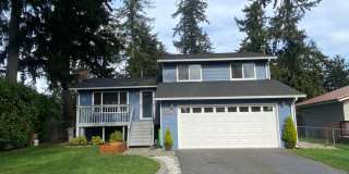 Beautifully Maintained 3 Bedroom 2 Bath Home with Garage and Fenced Yard! Pets Welcome! Gallery 1