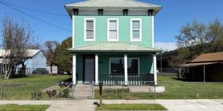 4 plus bedroom on double lot Gallery 1