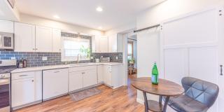 1123 W Huron Street Gallery 11