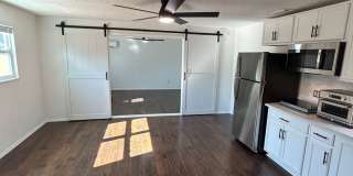Charming Renovated 1-Bedroom Suite – Just Minutes from Downtown St. Petersburg Gallery 5