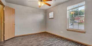 4 Bedroom 2.5 Bath Townhome near Centennial Park! Fenced Yard! Gallery 13