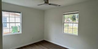 Room in 3 Bedroom Home at Lincoln St SW Gallery 7