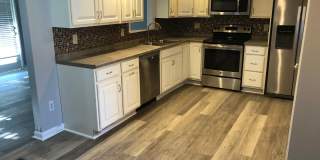 Upper St. Clair - 3 BR Split Entry House, Garage, Central Air! Gallery 1