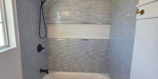RENOVATED 2BD/1.5 BATH WITH PARKING, LAUNDRY, AND FULL H-VAC WITH MOVE IN SPECIAL!! Gallery 7