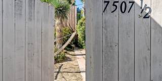 7507 1/2 Lexington Ave Gallery 21
