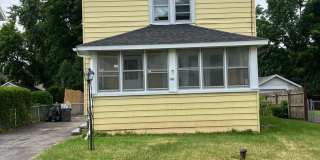 Spacious 3 Bed 1 Bath with Large Garage Spacious 3 Bed 1 Bath with Large Garage Gallery 1
