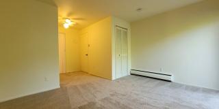Conveniently located South Kirkland near Downtown-Laurel Park Gallery 9