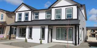 Modern design 3-bed, 2.5-bath duplex available August 10th!! Gallery 1