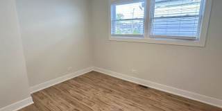 2822 Hamlin Gallery 2