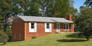Pet-Friendly Home Walkable to Crozet Park Gallery 1