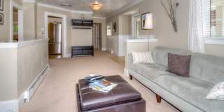 Trailside Living: 5BR Home Steps from Sanitas & Pearl Street Gallery 13