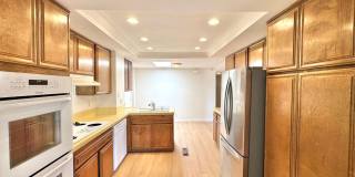 AVAILABLE NOW: BIG College Area Townhome 4bd/2.5ba HUGE garage, AC, pool, W/D Gallery 3
