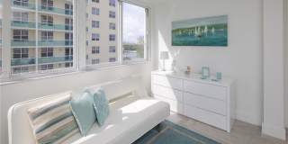 5005 Collins Ave Gallery 10