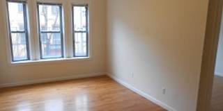 2Br/1Bth apartment available NOW! Great Location! Gallery 4